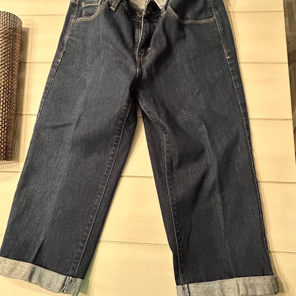 Levi Jean capris - Picture 1 of 1